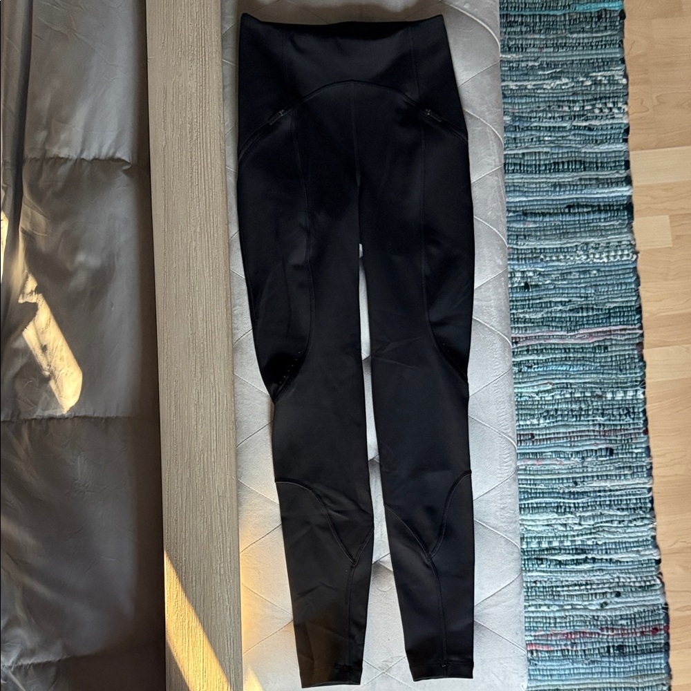 Lululemon 28” size 4 black Rain Repellent running tight